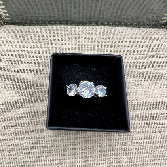 NIB 925 Sterling Silver & Zircon Engagement Wedding Anniversary Ring Size 8 - Picture 8 of 16